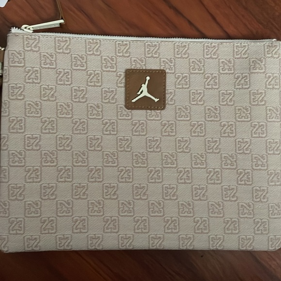 New Nike Jordan Monogram unisex pouch coconut milk MM0897-W3Z - Picture 2 of 4